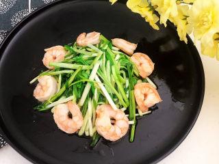 19、韭黄炒虾仁,韭黄炒虾仁清淡适宜，虾仁鲜香嫩滑，韭黄清爽，这道菜不加任何香料，老少皆宜~