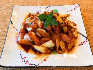 14、油焖高瓜,装盘，想要美美的可以放薄荷叶点缀