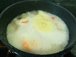 8、玉米炒虾仁,焯30秒