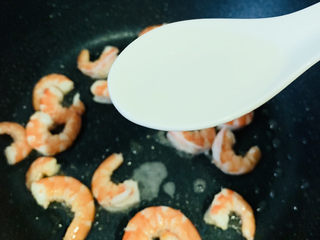 13、玉米炒虾仁,加白酒