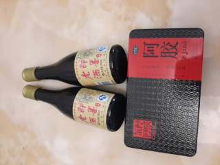 2、阿胶固元膏,阿胶打碎用黄酒泡2天，可不定时摇一下，没融化不要紧煮的时候轻轻搅拌就融了