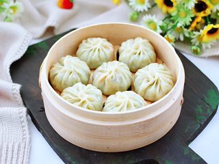 17、萝卜牛肉酱小笼包,嘻嘻，老公吃了一屉没吃够。