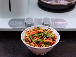 15、桃花虾爆韭菜,啦啦啦，鲜美无比的桃花虾爆韭菜出锅咯。