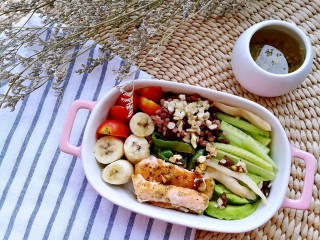 19、吃出好身材，三文鱼沙拉晚餐,享用营养丰富十二种食材的晚餐，吃得美美哒，吃出好身材