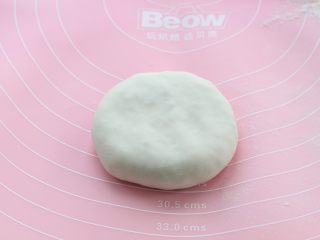 9、韭菜鸡蛋虾皮馅饼,然后翻过来收口朝下，轻轻按扁成饼状，将所有面剂子按照以上步骤包好按扁备用