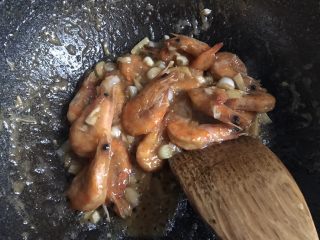20、糖醋虾,翻炒均匀