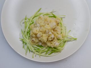 12、黄白双米沙拉—低脂代餐，健康减肥,放入拌好的小米薏米