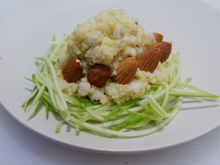 13、黄白双米沙拉—低脂代餐，健康减肥,将巴旦木插在米饭上