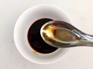 6、麻辣牛肚,加入花椒油