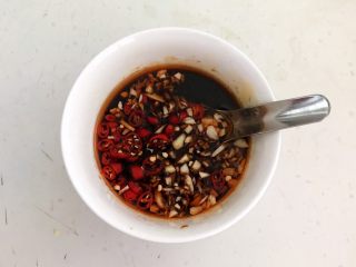 12、麻辣牛肚,调匀即可，碗汁调好了备用