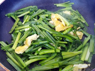 11、家常韭菜炒鸡蛋,继续翻炒