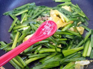 15、家常韭菜炒鸡蛋,再加一点味精