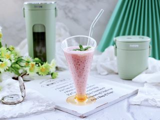 14、草莓西米露,营养丰富又养肝，这个季节一定要多喝。