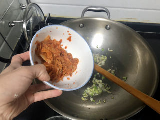 8、花蛤豆腐汤➕韩式花蛤豆腐汤,加入泡菜煸炒一分钟