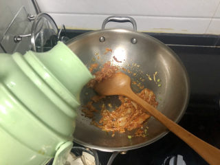 9、花蛤豆腐汤➕韩式花蛤豆腐汤,加入适量热水，煮汤的水根据自己食材的量和人数的多少