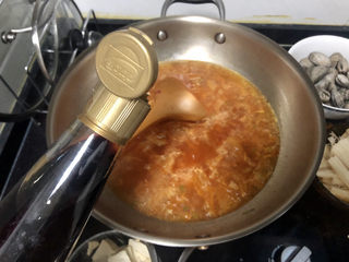 11、花蛤豆腐汤➕韩式花蛤豆腐汤,加入一汤匙味极鲜或生抽