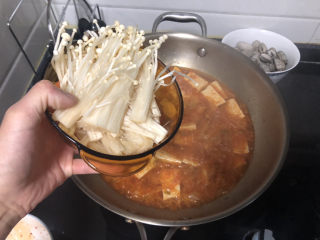 15、花蛤豆腐汤➕韩式花蛤豆腐汤,加入金针菇