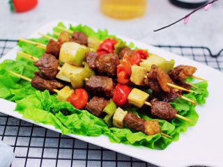 16、时蔬美味牛肉串,啦啦啦，时蔬烤牛肉串出炉啦。