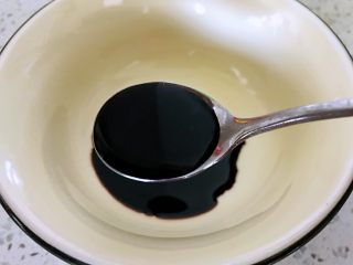 4、糖醋藕丁,醋。