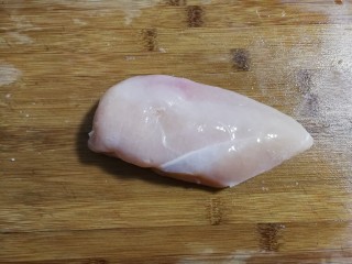 1、香香鸡肉圆,鸡胸去掉油脂筋膜