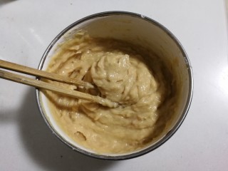 13、香香鸡肉圆,顺时针搅拌至上劲，放入冰箱冷藏一小时