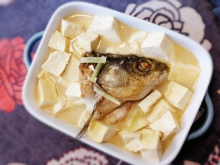17、鱼头豆腐汤,味道鲜美。