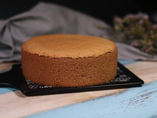 15、可可戚风蛋糕,成品