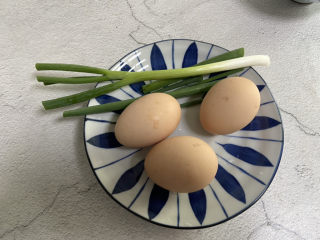 2、牡蛎炒蛋,鸡蛋、香葱