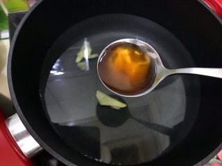 12、白菜腐竹火腿排骨汤,加一勺料酒