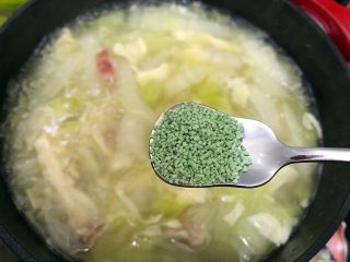 24、白菜腐竹火腿排骨汤,加一丢丢蔬之鲜（鸡精）