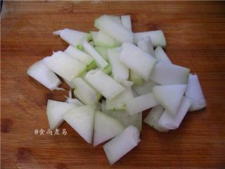 4、牛肉鸡蛋冬瓜汤,冬瓜去皮洗净，切成薄片
