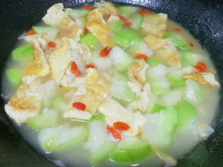 13、丝瓜蛋汤,再次煮开。