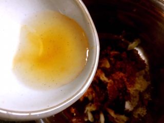 12、凉拌土豆片,放入米醋（陈醋也可）