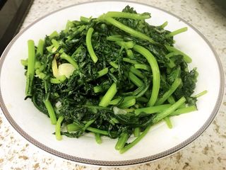 12、清炒茼蒿,装盘