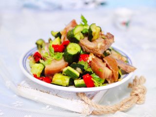 17、猪头肉拌黄瓜,好吃到哭,老公一口气吃了一盘还没吃够。