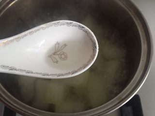 7、白玉冬瓜,盐融化后可以尝尝味道，不够再加一点点（每人口味不同）