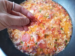 16、西班牙海鲜饭,加入适量的藏红花。