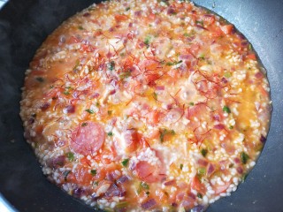 17、西班牙海鲜饭,按每人3-5根的量加入。