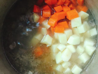 10、咖喱牛肉饭,大火烧开，煮10分钟。