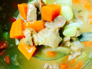 16、咖喱牛肉饭,咖喱的香味非常浓郁。