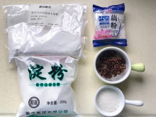 1、桂雨山药,准备好食材