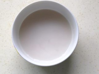 8、桂雨山药,藕粉加水搅拌均匀