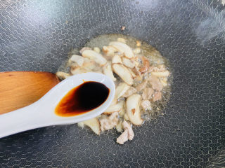 11、菠菜鸡蛋面,烹入生抽