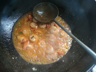 14、叮~一下，美味健康瘦身大菜出炉~,加入1勺白糖，薄薄勾一点芡汁，稍微有点浓稠就好。