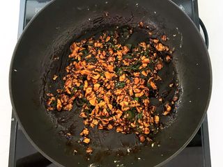 10、非常独特的东北饭包,翻炒均匀即可