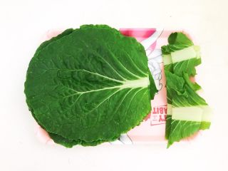 14、非常独特的东北饭包,把白菜叶上端切去2㎝