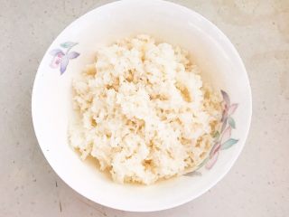 19、非常独特的东北饭包,盛出400克米饭，晾至温热