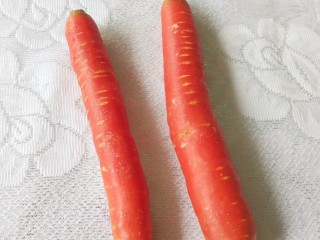 7、胡萝卜玉米排骨汤,胡萝卜几根,我这次加少了,真的后悔,超级好吃啊!