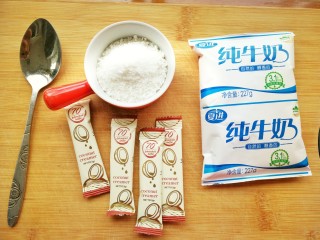 5、浓香黑米椰奶饮,准备好调配椰奶需要用到的食材，椰子粉是在巴厘岛带回来的，椰香浓郁哈哈，