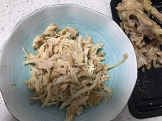 8、藤椒风味手撕鸡～简易版,然后撕碎